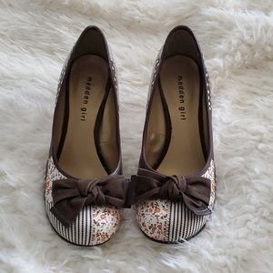Brown pumps